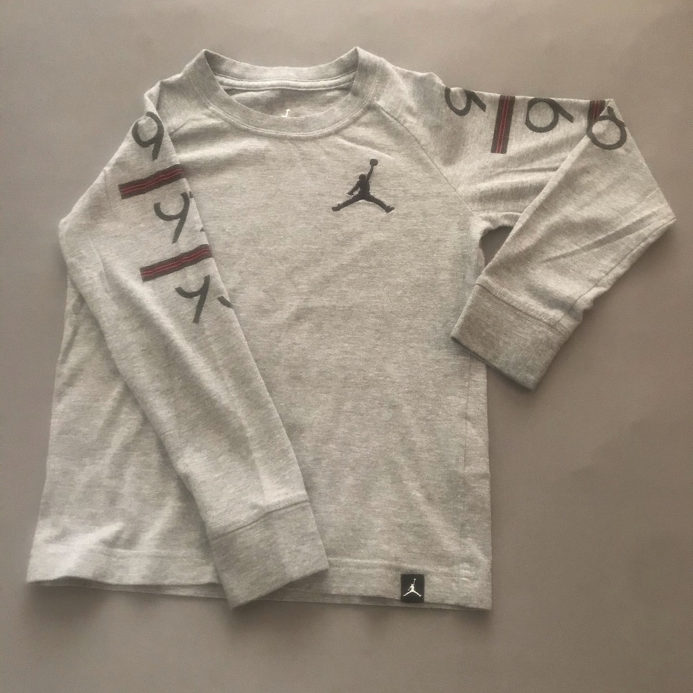 Kids Jordan long sleeve - Size 5